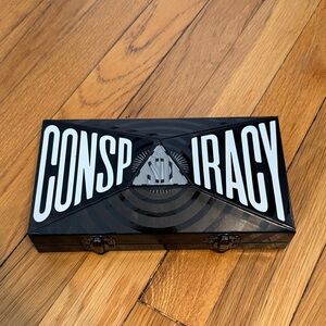 Conspiracy Eyeshadow Palette